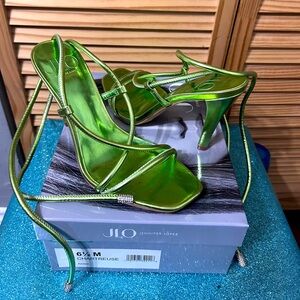 JLO Rainia 
Color: Green
Size: 6 1/2